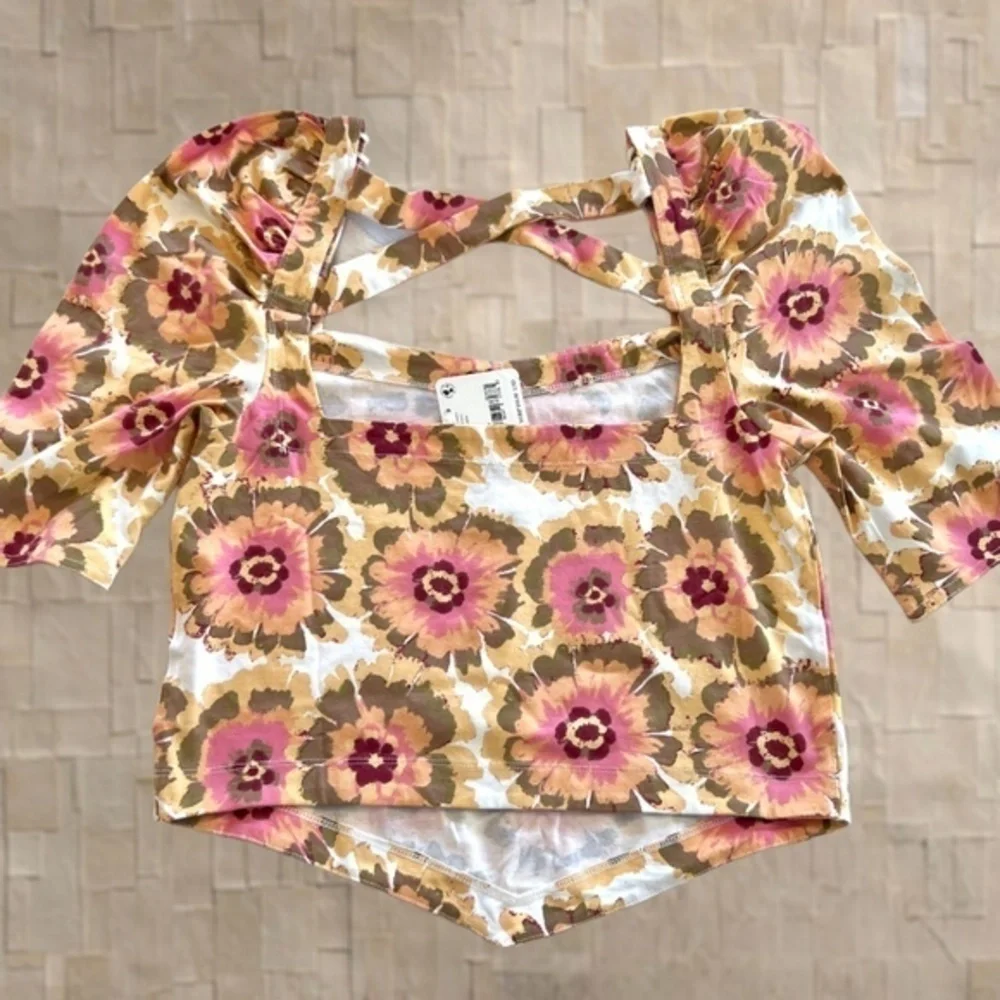 FREE PEOPLE NWT Give Me More Floral 1/2 Sleeve Fitted Open-Strap-Back Crop Top